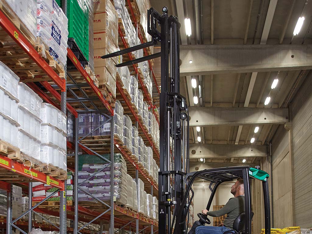 Las carretillas contrapesadas FB16-20N2 son herramientas versátiles diseñadas para optimizar la manipulación de cargas en entornos industriales.